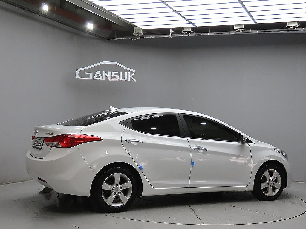 HYUNDAI Avante - Vista 7