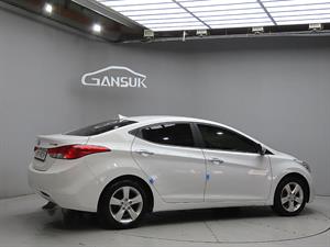 HYUNDAI Avante - Vista 8