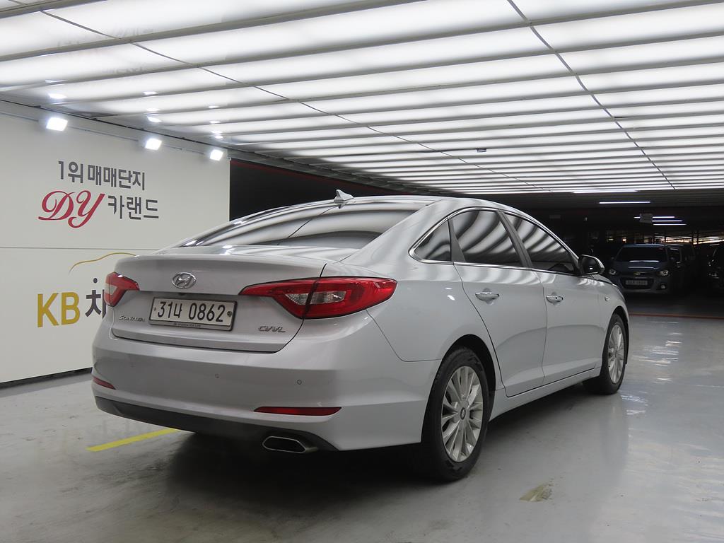 HYUNDAI Sonata - Vista 4