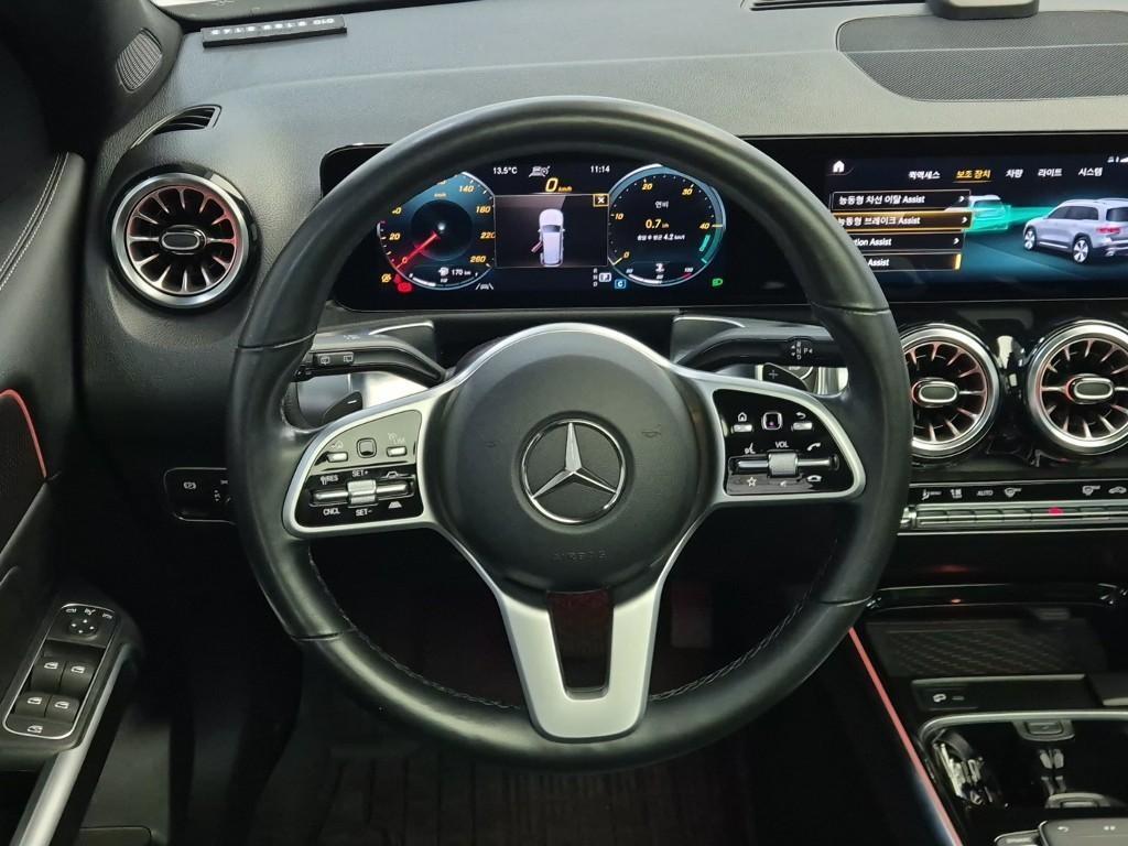 Mercedes Benz GLB Class - Vista 9