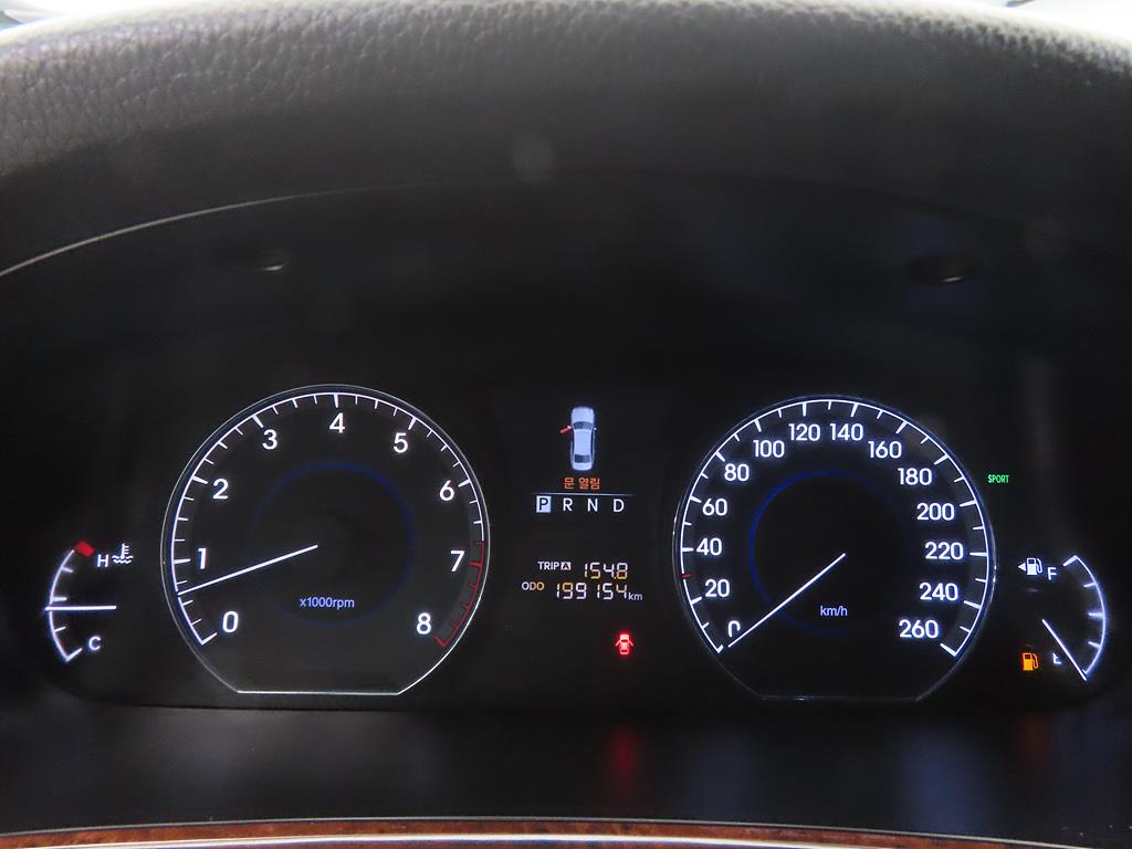 HYUNDAI Equus - Vista 9