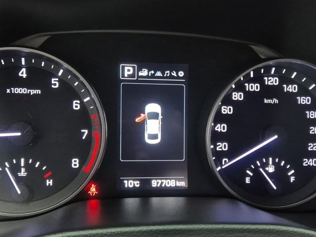 HYUNDAI Avante - Vista 6