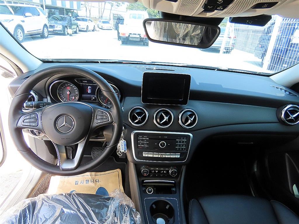 Mercedes Benz GLA Class - Vista 7