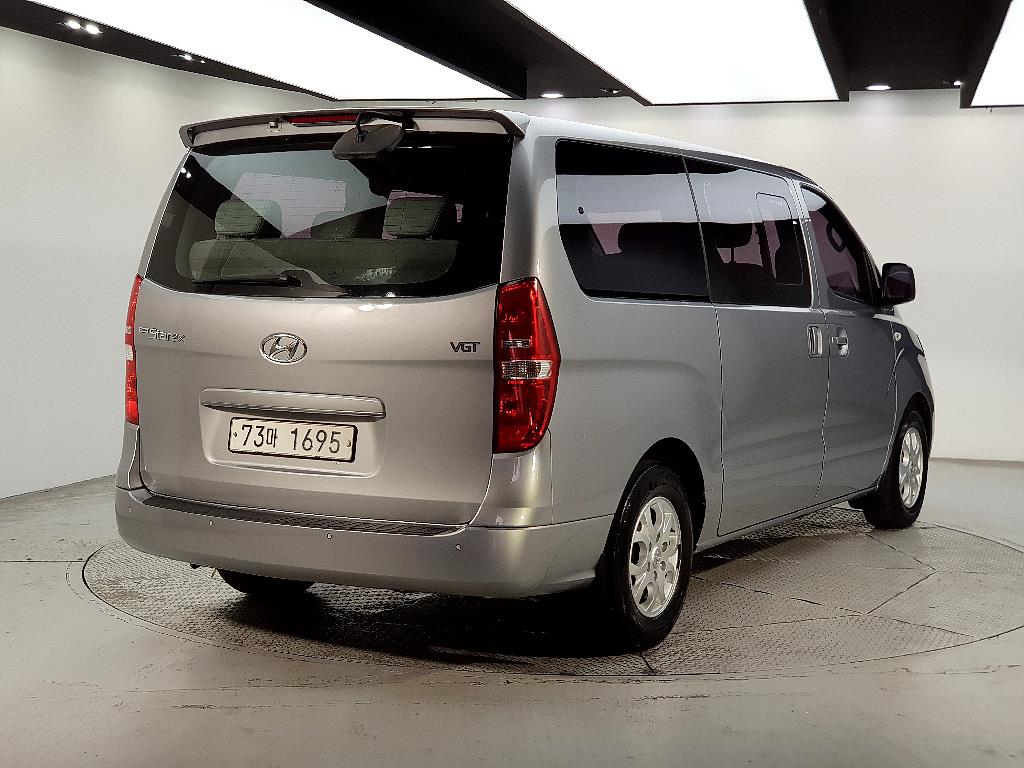 HYUNDAI Starex - Vista 4