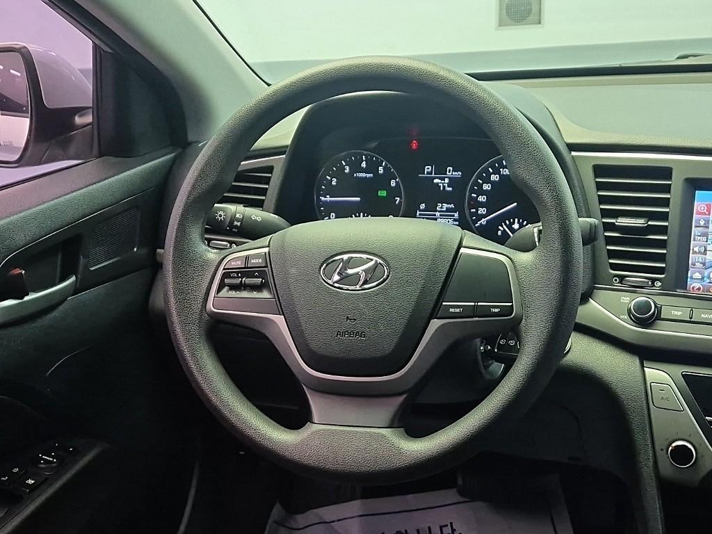 HYUNDAI Avante - Vista 9