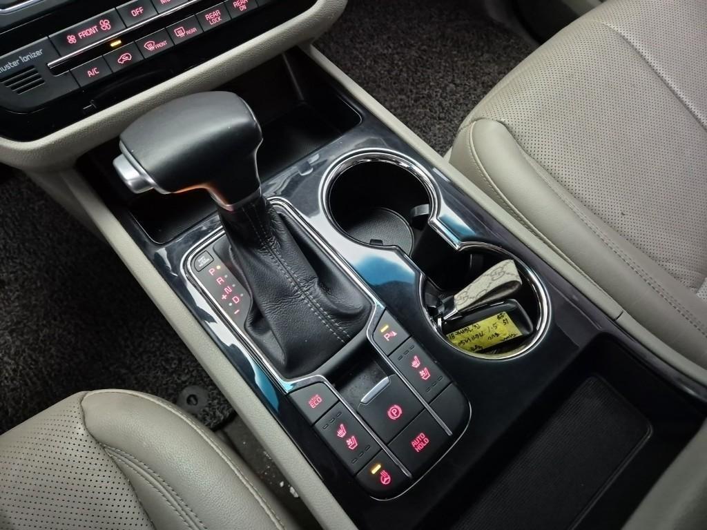 KIA Carnival - Vista 10