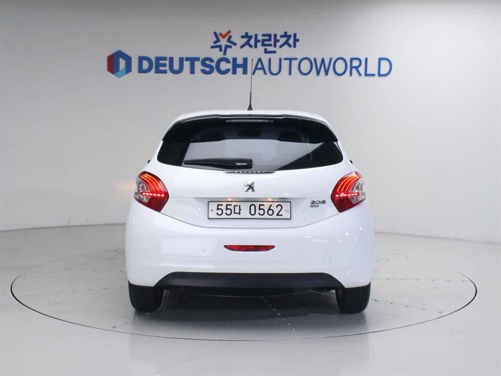 Peugeot 208 - Vista 4