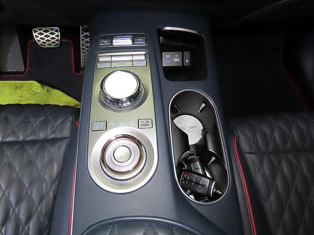 Genesis GV70 - Vista 12