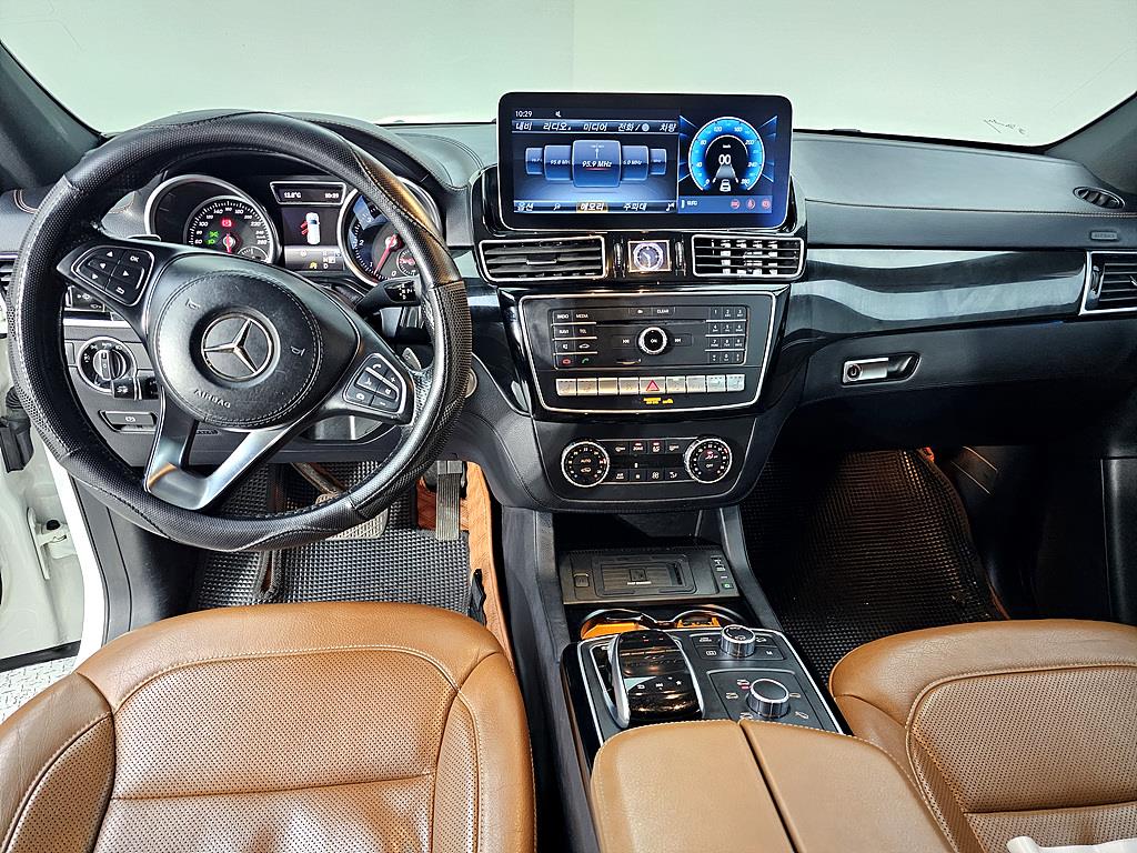 Mercedes Benz GLS Class - Vista 5