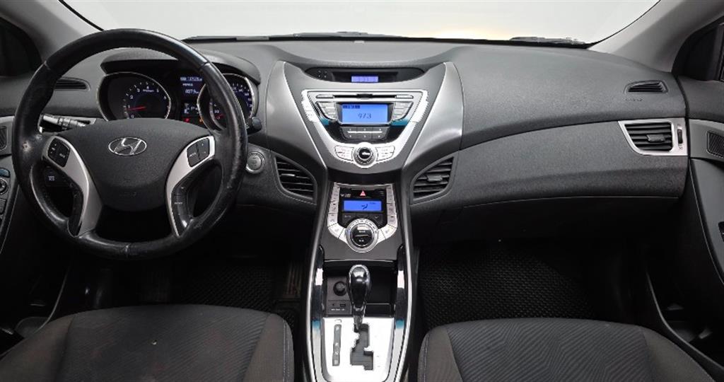 HYUNDAI Avante - Vista 7