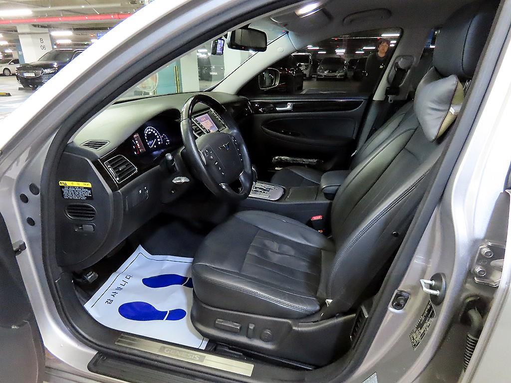 HYUNDAI Genesis - Vista 6