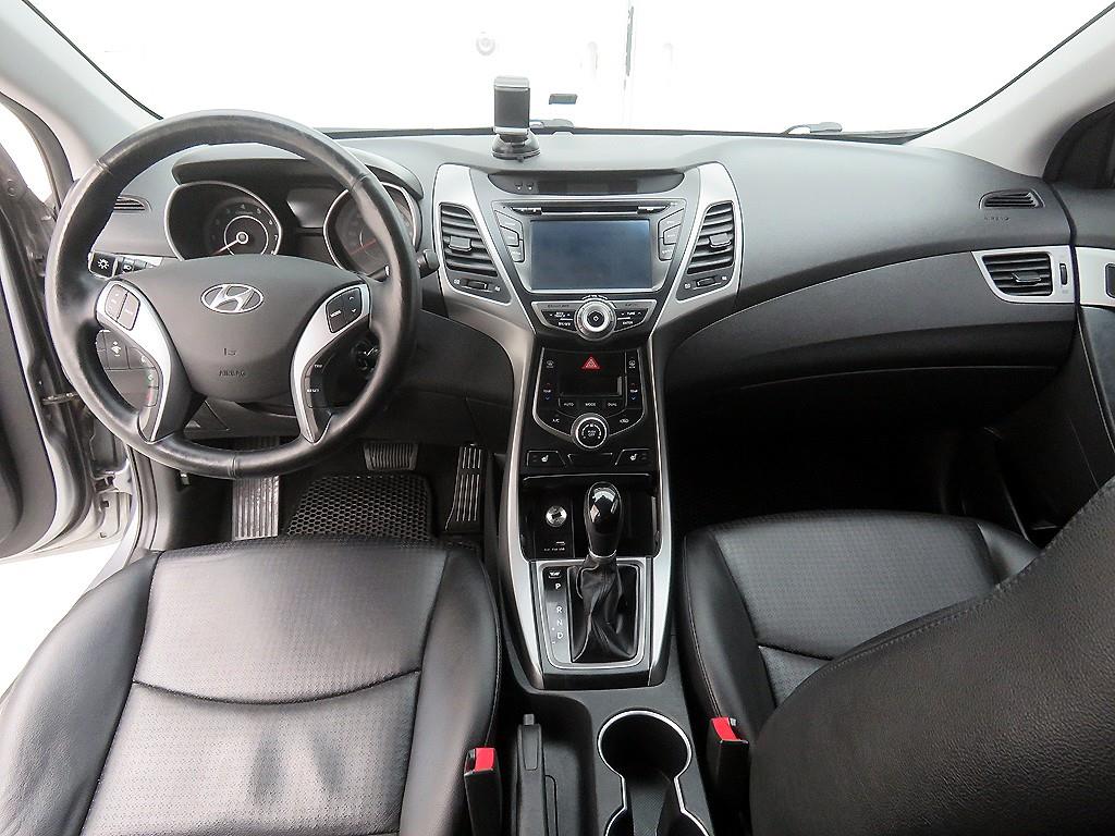 HYUNDAI Avante - Vista 7