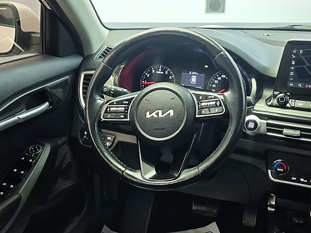 KIA Seltos - Vista 8