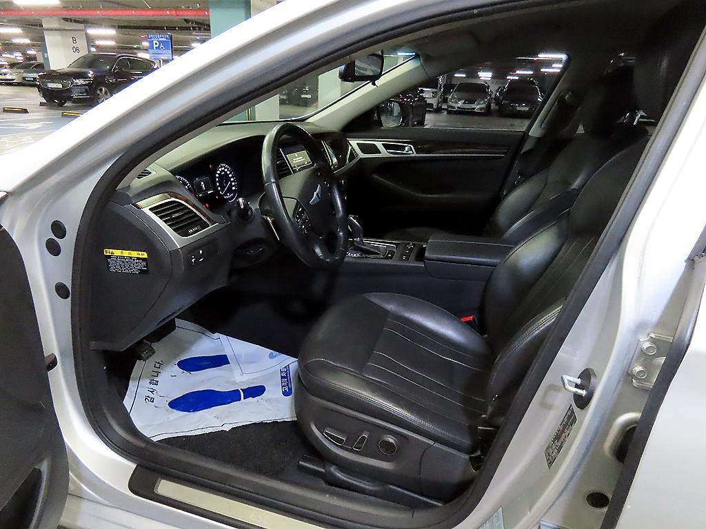 HYUNDAI Genesis - Vista 6