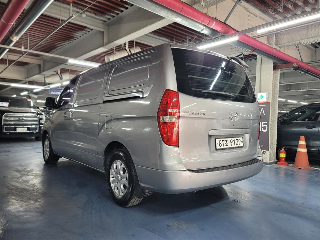 HYUNDAI Starex - Vista 6