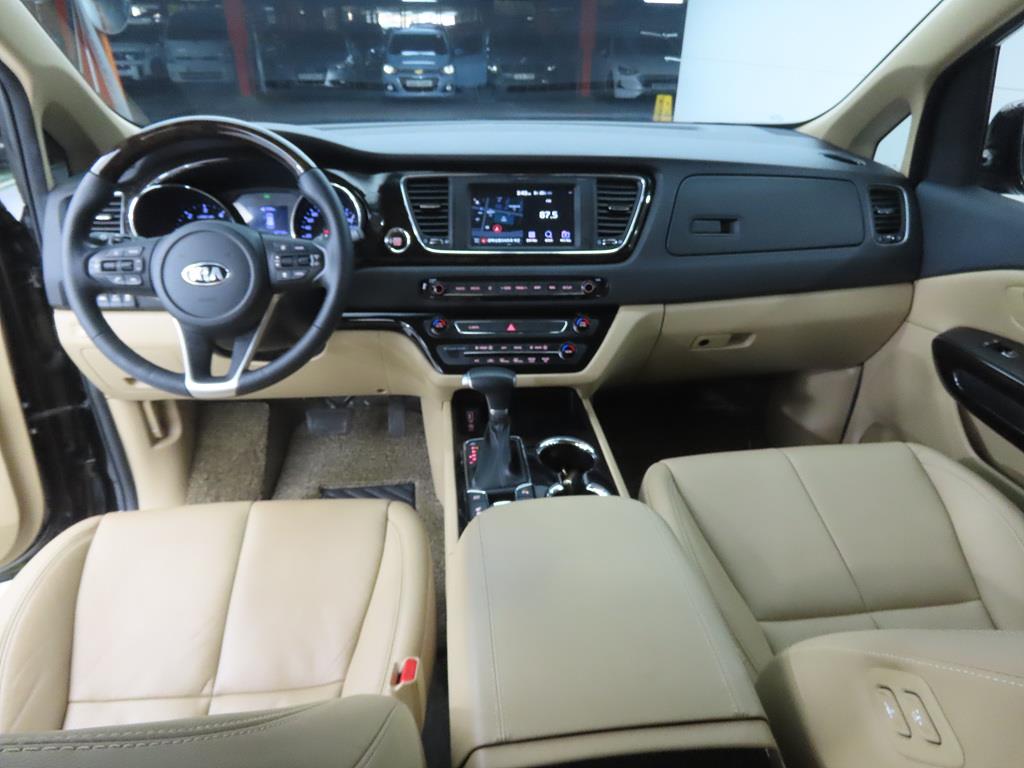 KIA Carnival - Vista 7