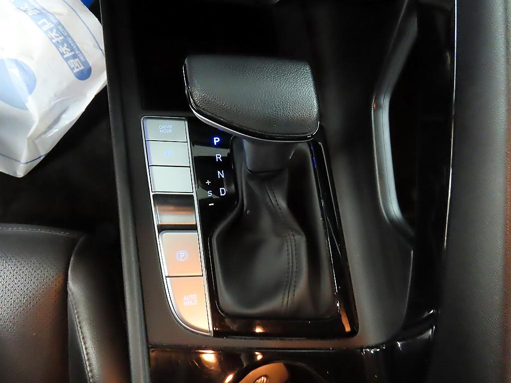 HYUNDAI Avante - Vista 10