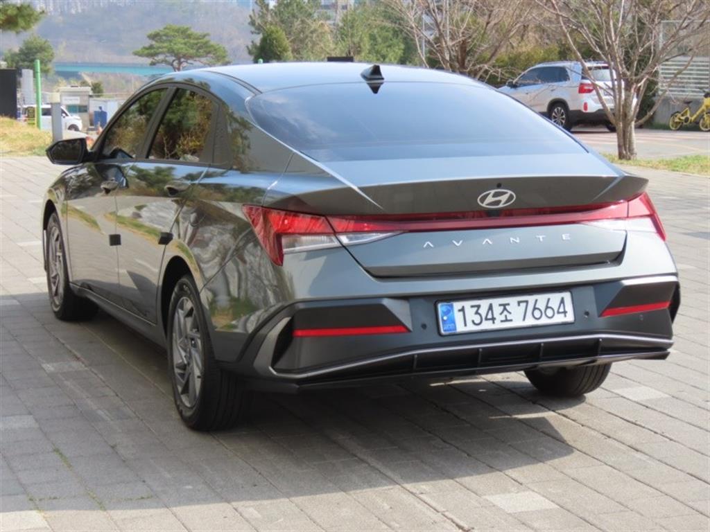HYUNDAI Avante - Vista 7