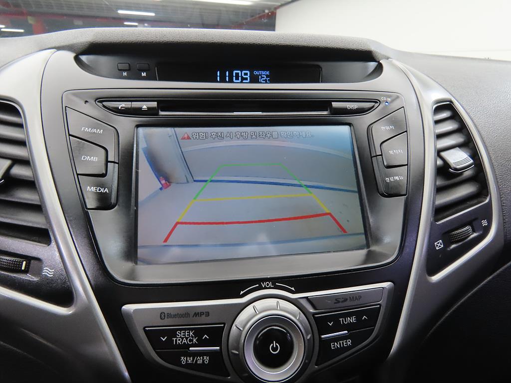 HYUNDAI Avante - Vista 12