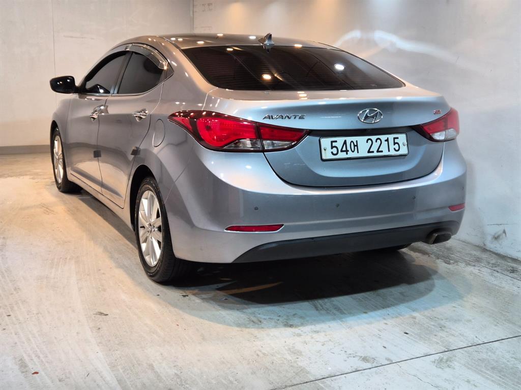 HYUNDAI Avante - Vista 4