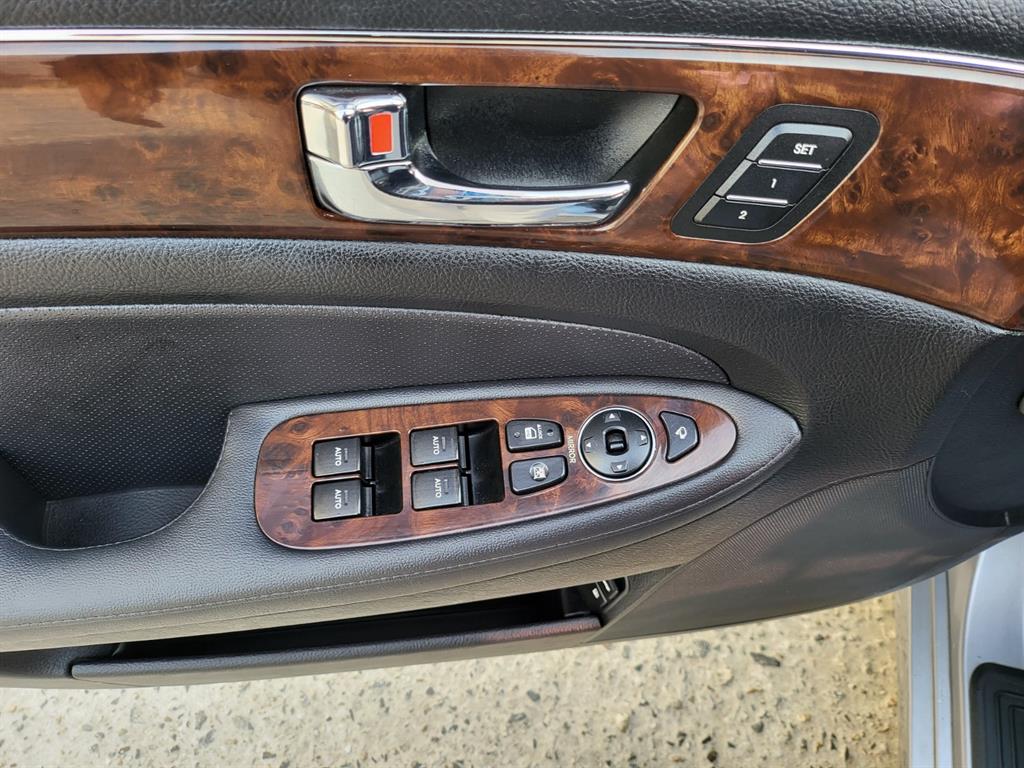 HYUNDAI Genesis - Vista 11