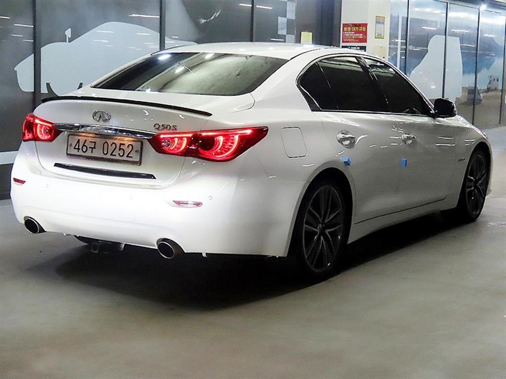 Infiniti Q - Vista 4