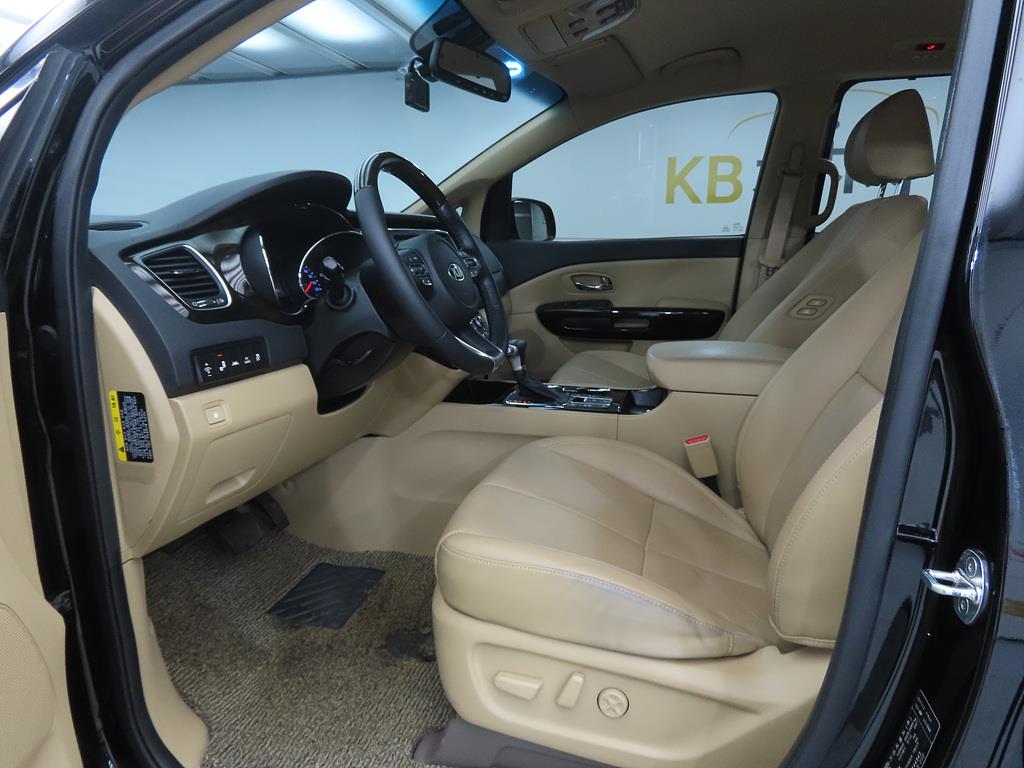 KIA Carnival - Vista 5