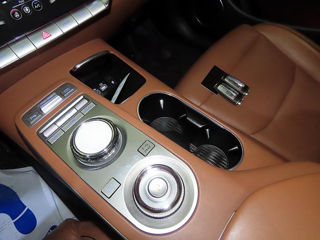 Genesis GV70 - Vista 12