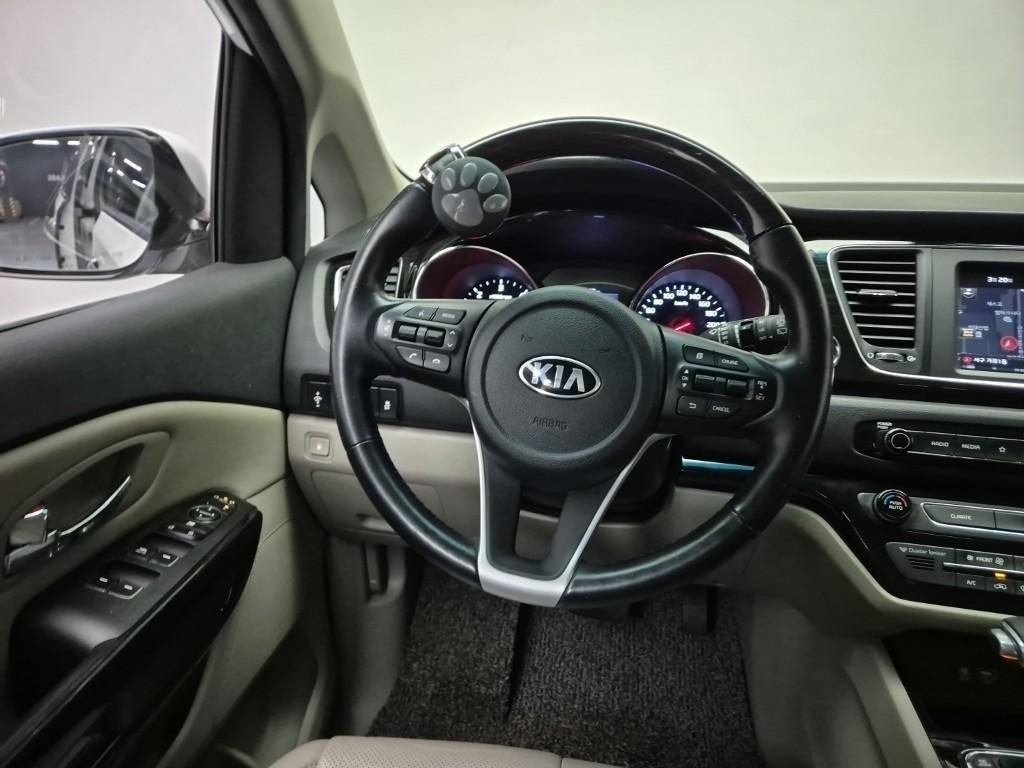 KIA Carnival - Vista 9