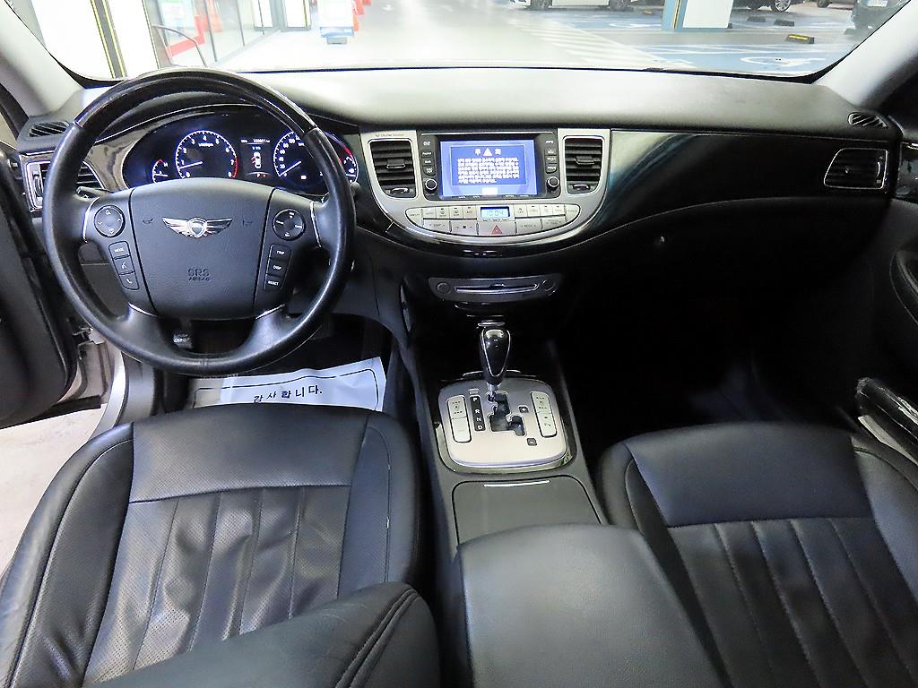 HYUNDAI Genesis - Vista 10