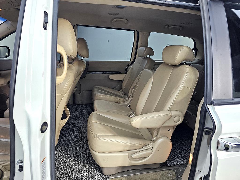 KIA Carnival - Vista 9