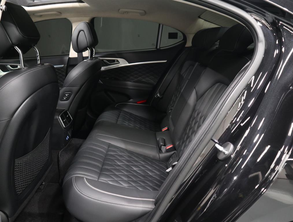 Genesis G70 - Vista 10