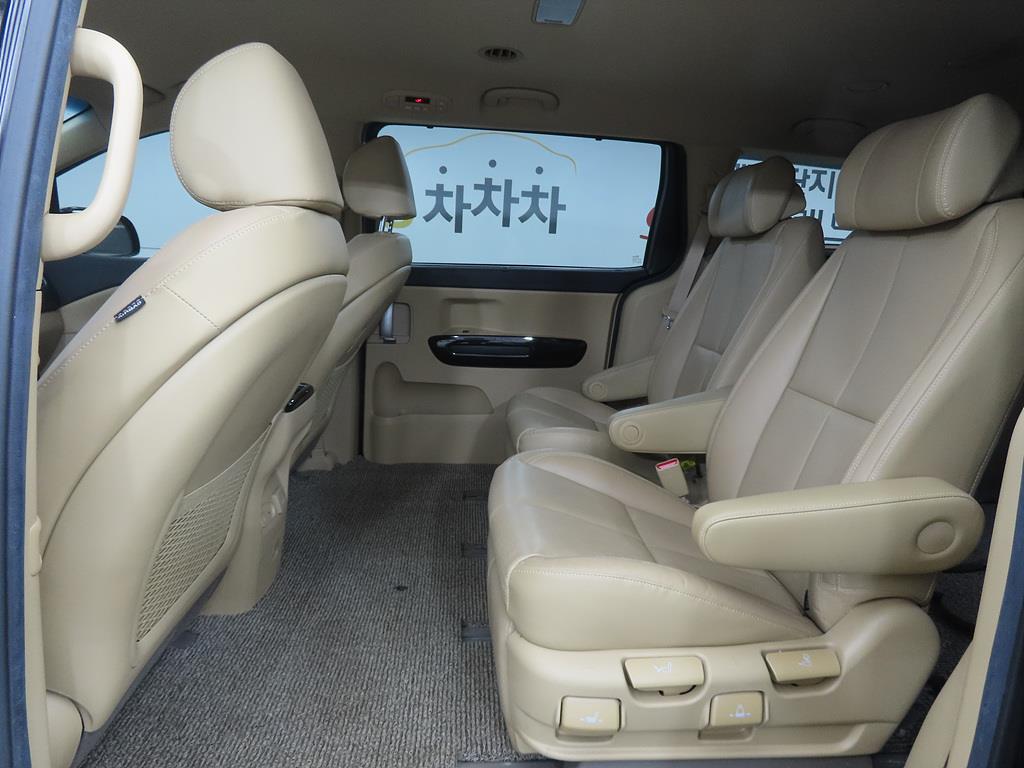 KIA Carnival - Vista 6