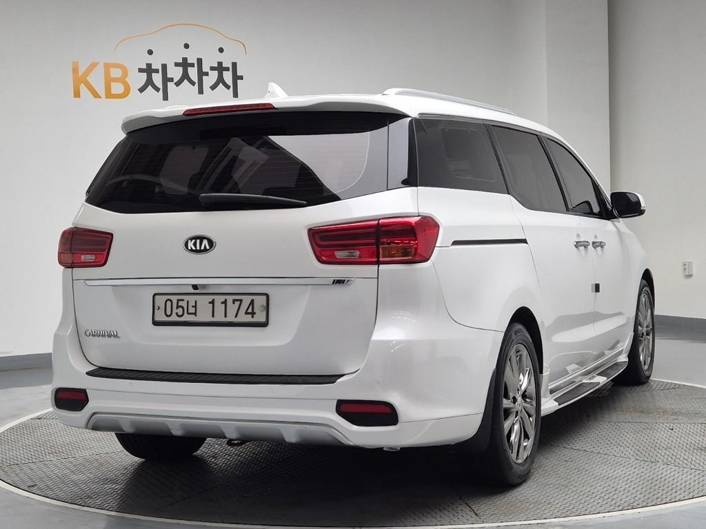KIA Carnival - Vista 4