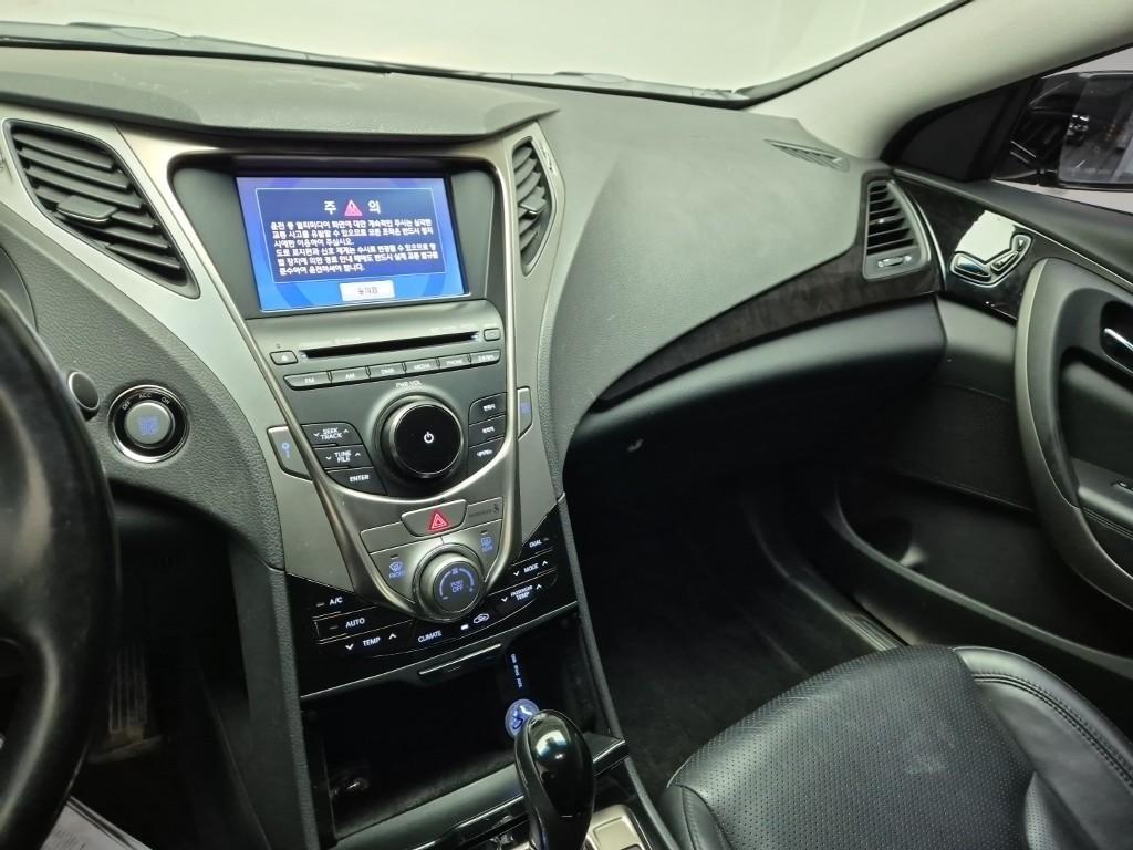 HYUNDAI Grandeur - Vista 10