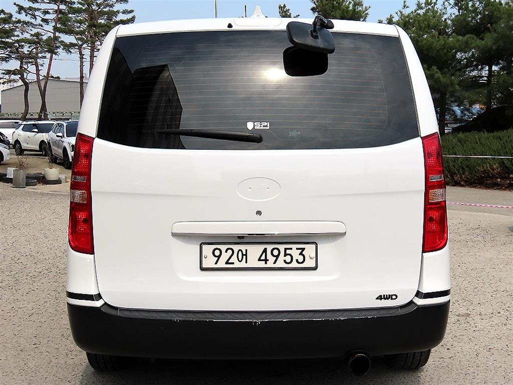 HYUNDAI Starex - Vista 4