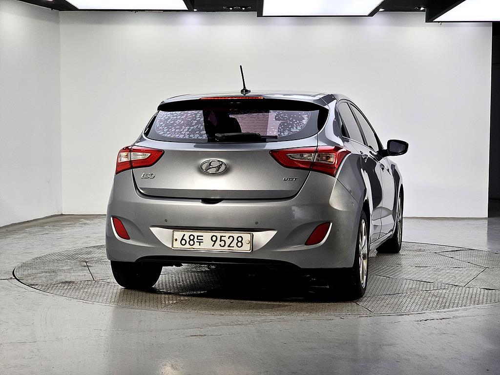 HYUNDAI i30 - Vista 3