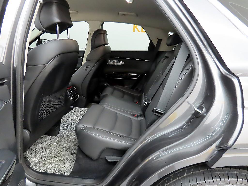 Genesis GV70 - Vista 6