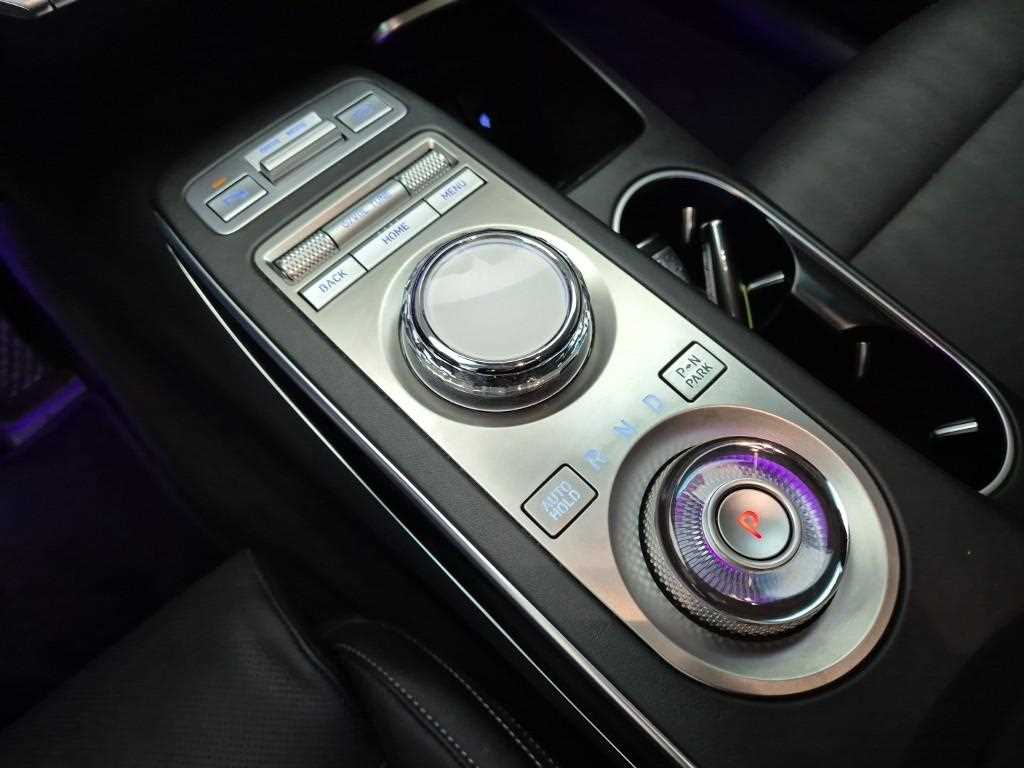 Genesis GV70 - Vista 8