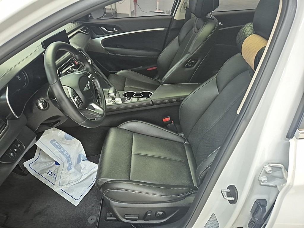 Genesis G70 - Vista 11