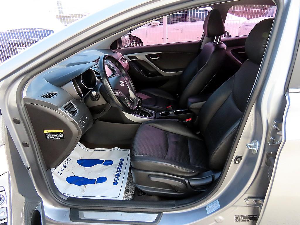 HYUNDAI Avante - Vista 5