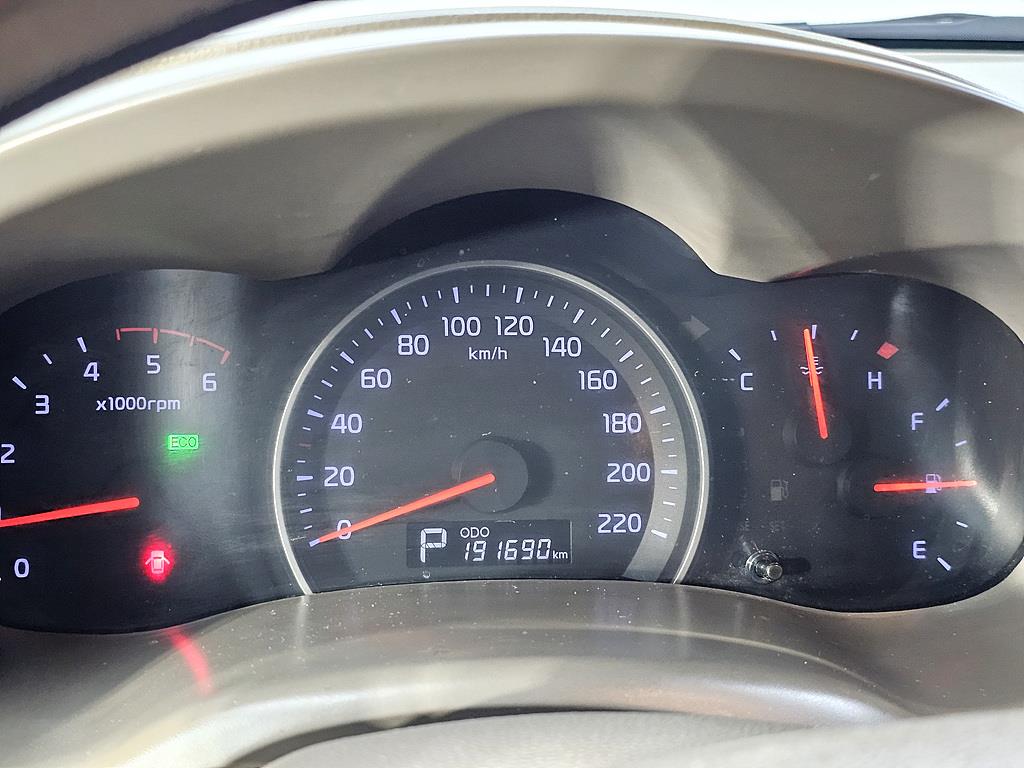 KIA Carnival - Vista 7