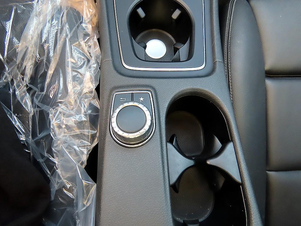 Mercedes Benz GLA Class - Vista 12