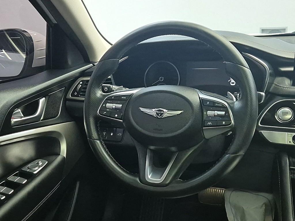 Genesis G70 - Vista 9