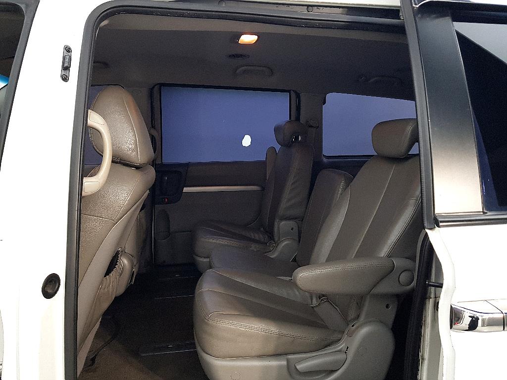 KIA Carnival - Vista 9