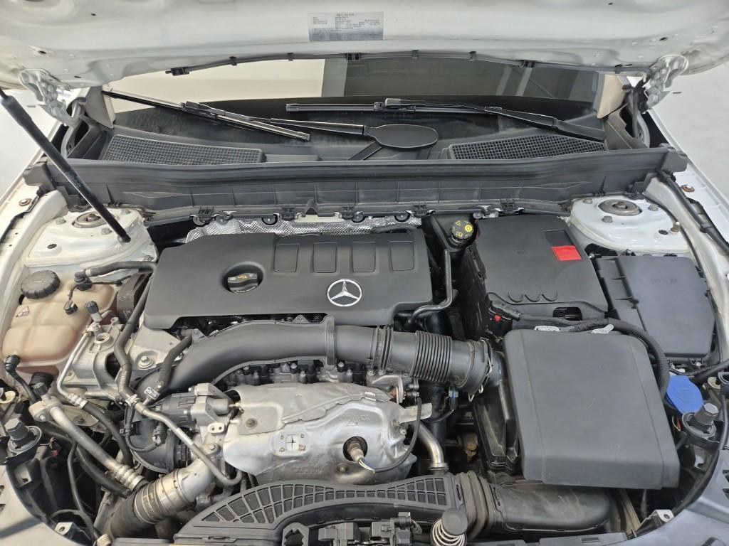 Mercedes Benz GLB Class - Vista 5