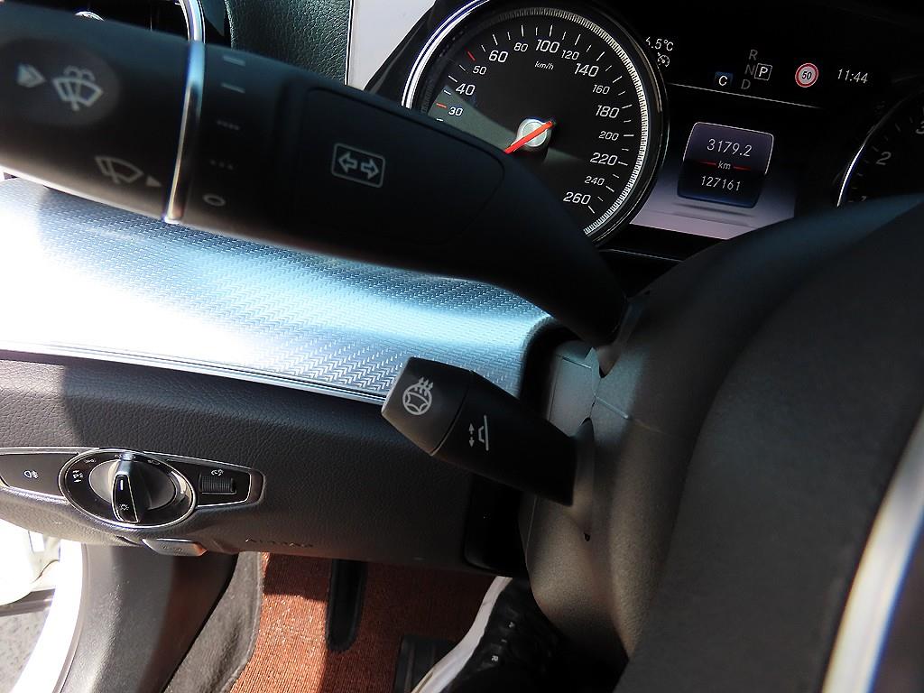 Mercedes Benz E class - Vista 12