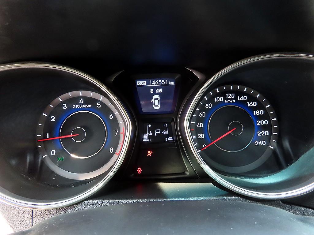 HYUNDAI Avante - Vista 9