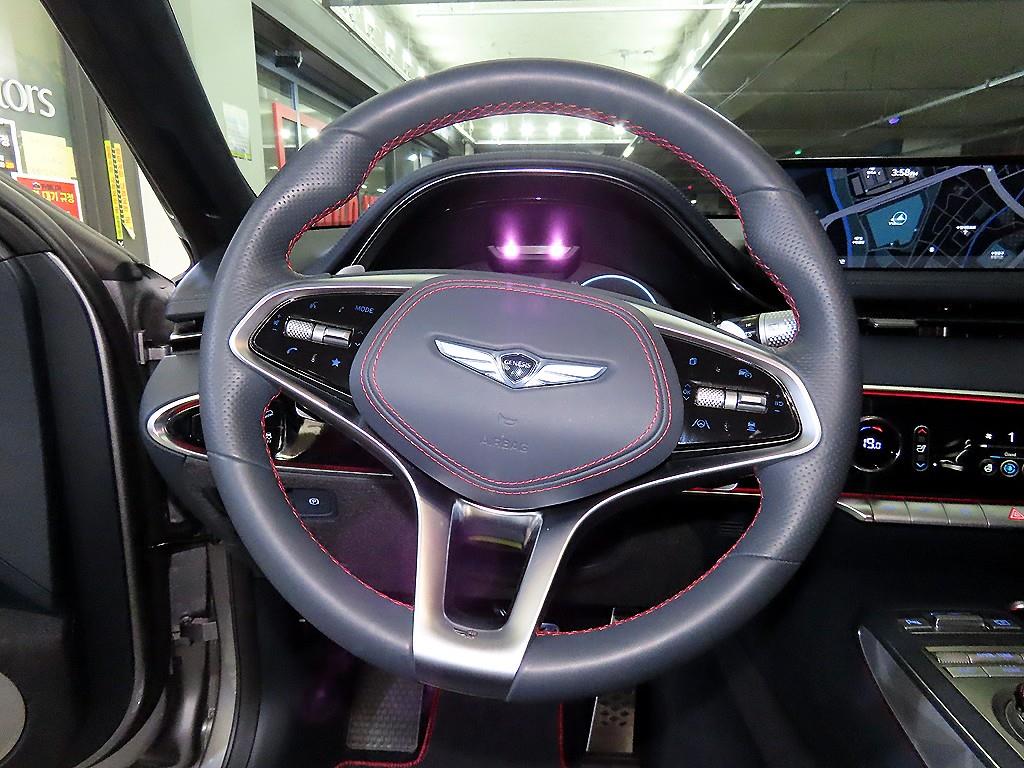 Genesis GV70 - Vista 8