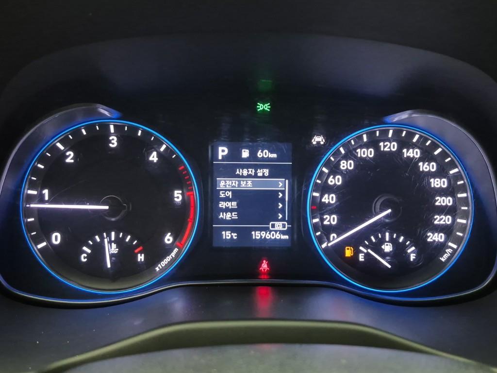 HYUNDAI Kona - Vista 7